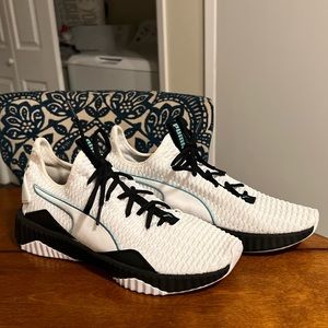 Puma Defy Sneaker Size 9